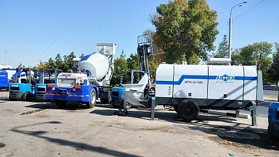 Concrete Trailer Pump with Self Loading Concrete Mixer